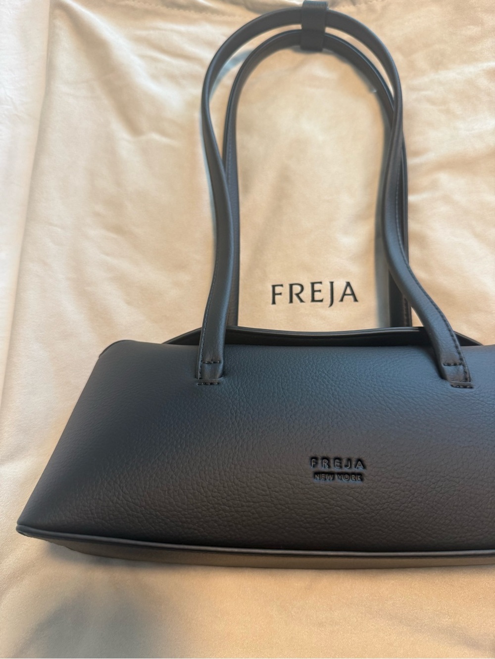 FREJA Black Leather Shoulder Bag - Picture 2 of 4